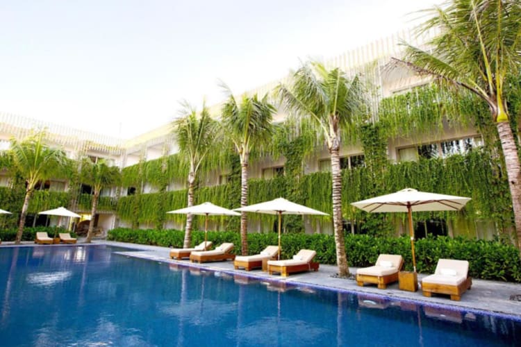 Swimming pool